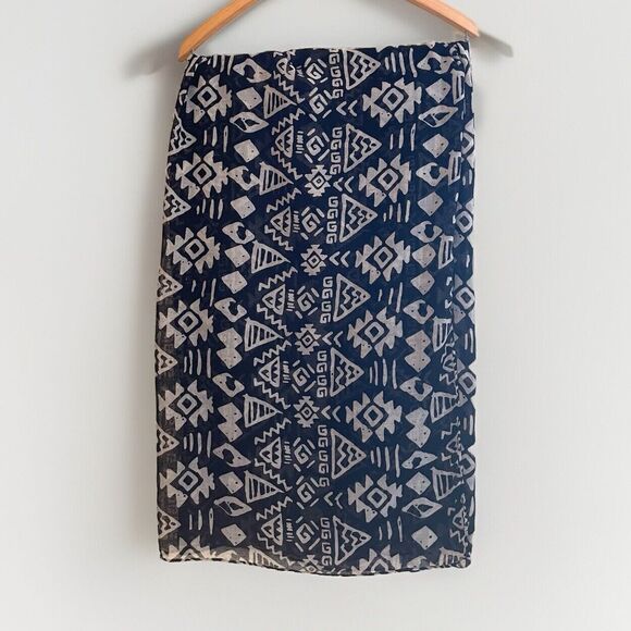 White & Black Sarong Wrap Tribal Pattern Geometric Skirt Coverup Batik Art Print - Picture 1 of 4
